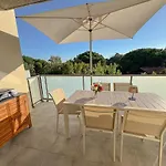 Appartement Aurora, Magnifique, Classe 3 Etoiles, 6 Personnes, Acces Direct Plage, Parking Prive, Vue A Travers La Pinede