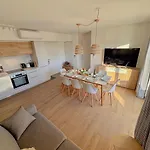 Appartement Aurora, Magnifique, Classe 3 Etoiles, 6 Personnes, Acces Direct Plage, Parking Prive, Vue A Travers La Pinede