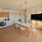 Aurora, Magnifique, Classe 3 Etoiles, 6 Personnes, Acces Direct Plage, Parking Prive, Vue A Travers La Pinede Appartement