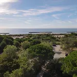 Aurora, Magnifique, Classe 3 Etoiles, 6 Personnes, Acces Direct Plage, Parking Prive, Vue A Travers La Pinede