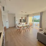 Appartement Aurora, Magnifique, Classe 3 Etoiles, 6 Personnes, Acces Direct Plage, Parking Prive, Vue A Travers La Pinede Vias