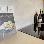 Appartement Aurora, Magnifique, Classe 3 Etoiles, 6 Personnes, Acces Direct Plage, Parking Prive, Vue A Travers La Pinede *