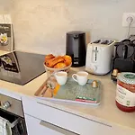Aurora, Magnifique, Classe 3 Etoiles, 6 Personnes, Acces Direct Plage, Parking Prive, Vue A Travers La Pinede Appartement Vias