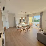 Aurora, Magnifique, Classe 3 Etoiles, 6 Personnes, Acces Direct Plage, Parking Prive, Vue A Travers La Pinede Appartement *