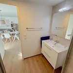 Appartement Aurora, Magnifique, Classe 3 Etoiles, 6 Personnes, Acces Direct Plage, Parking Prive, Vue A Travers La Pinede