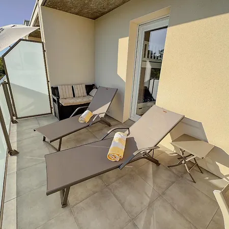 Aurora, Magnifique, Classe 3 Etoiles, 6 Personnes, Acces Direct Plage, Parking Prive, Vue A Travers La Pinede *