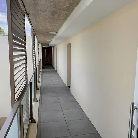 Aurora, Magnifique, Classe 3 Etoiles, 6 Personnes, Acces Direct Plage, Parking Prive, Vue A Travers La Pinede Apartmán Vias