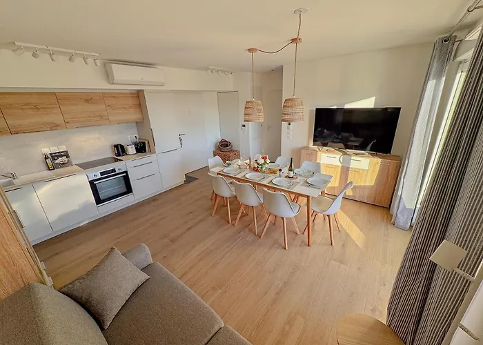 Apartment Aurora, Magnifique Classe 3 Etoiles, 6 P, Acces Direct Plage, Parking Prive