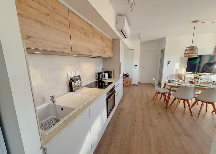 Aurora, Magnifique Classe 3 Etoiles, 6 P, Acces Direct Plage, Parking Prive * Vias