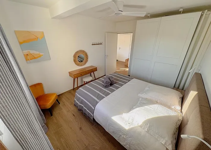 Apartment Aurora, Magnifique Classe 3 Etoiles, 6 P, Acces Direct Plage, Parking Prive *